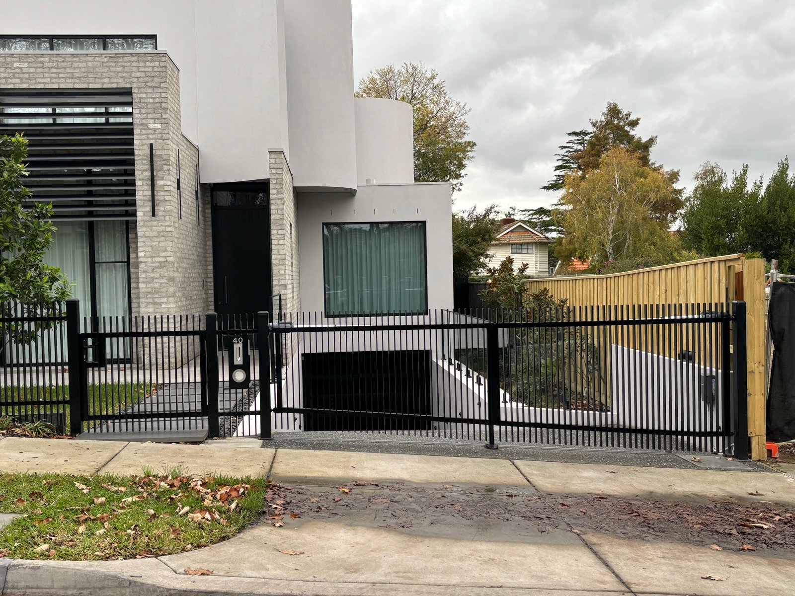 Sliding gate install